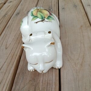 Vintage Porcelain White Sleeping Cat 70s Fruit & Flowers Floral